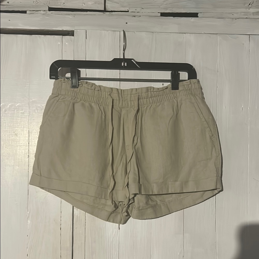 Tan Cargo Shorts with Relaxed Fit and Elastic Waistband